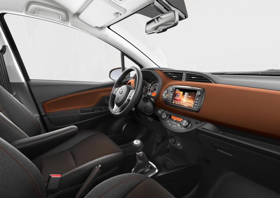  Toyota Yaris Hybrid 2014 года  (фото 25 из 29)